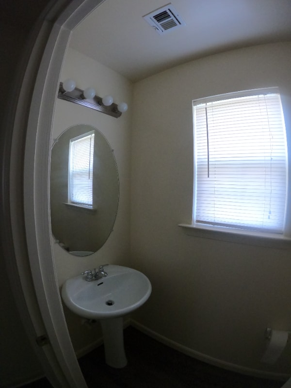 Building Photo - 2101 Quail Hollow Dr