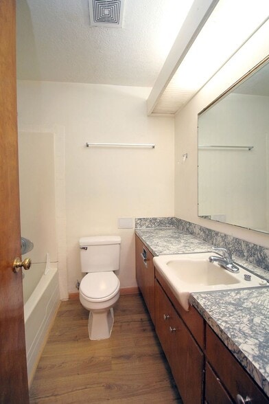 Building Photo - 3200-3236 SW Marigold St