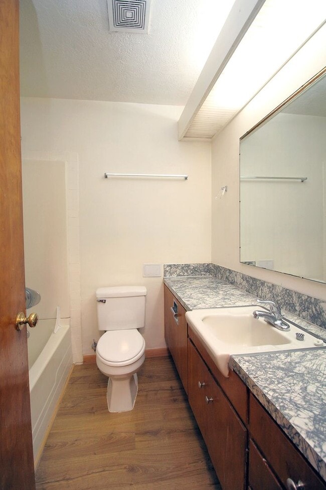 Building Photo - 3200-3236 SW Marigold St