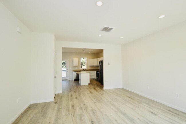 Building Photo - 809 S Cameron St