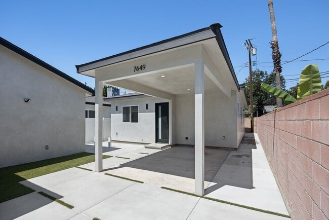 Building Photo - 7649 Melvin Ave