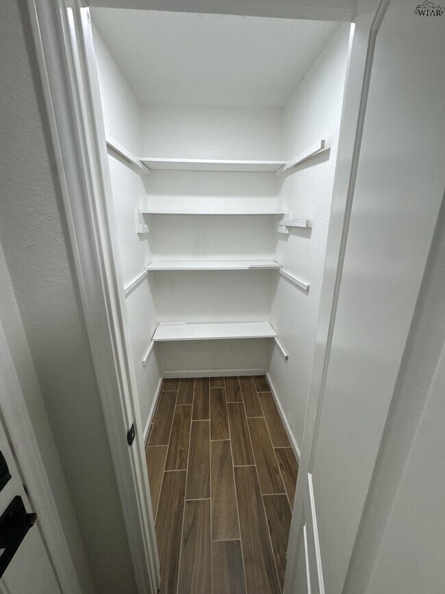 Building Photo - 1207 Danberry St