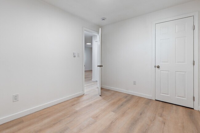 Building Photo - 303 Broadway