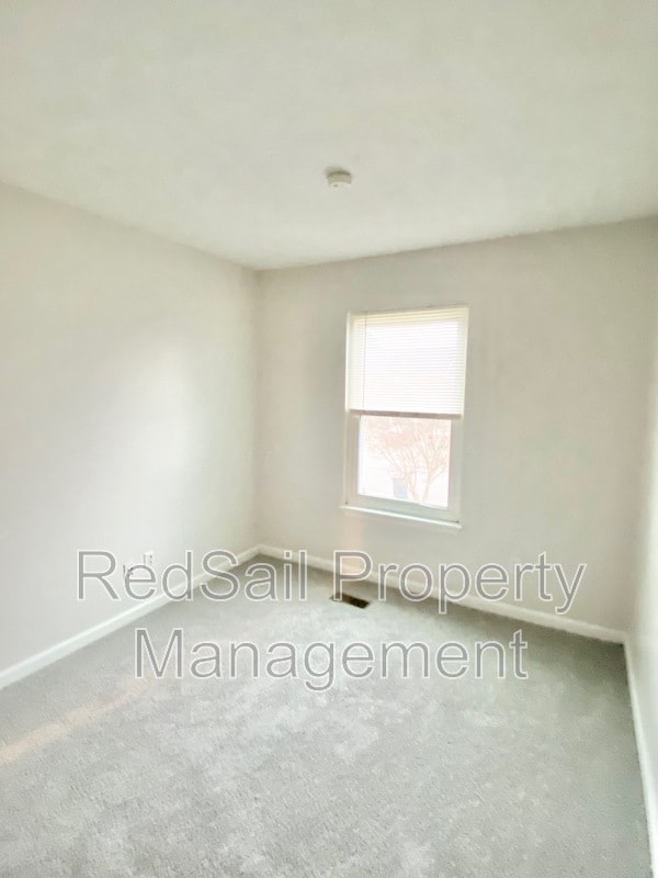 Building Photo - 8 Terri Sue Ct