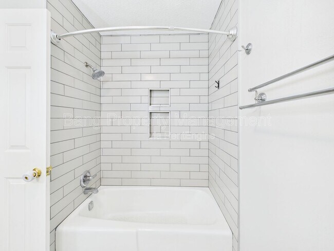 Building Photo - 1233 Pinehurst Rd