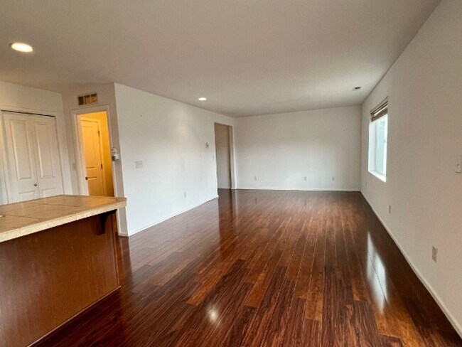 Building Photo - Tumwater 3 BD + Office Space - Move-In Special!