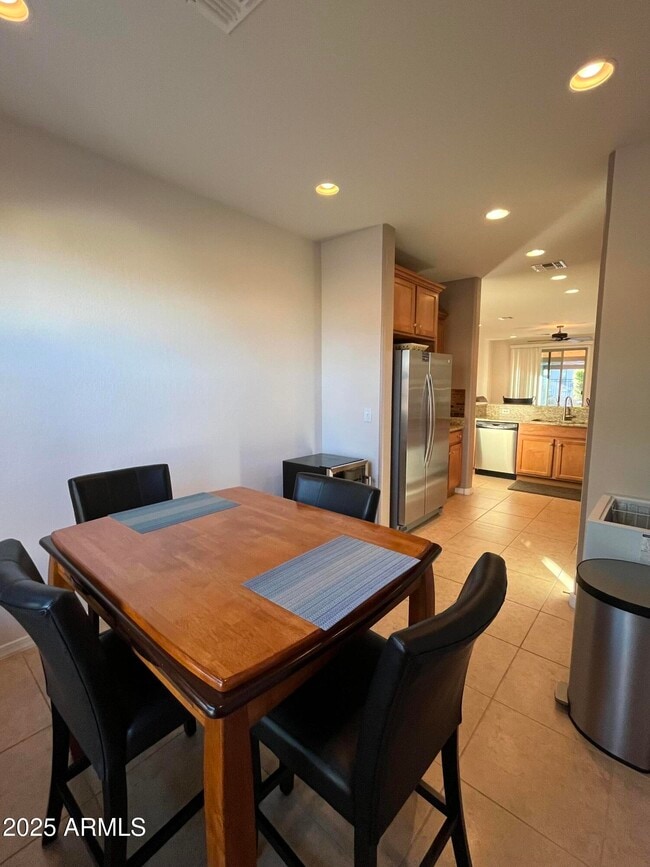 Building Photo - 26197 W Vista N Dr