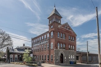 Building Photo - 22 Cottage St