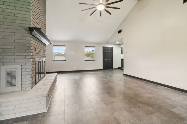 Building Photo - 634 Flatrock Dr