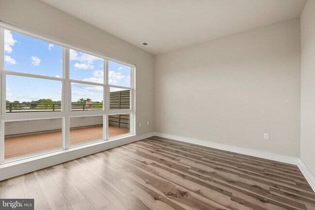 Building Photo - 1800 Mt Vernon Ave