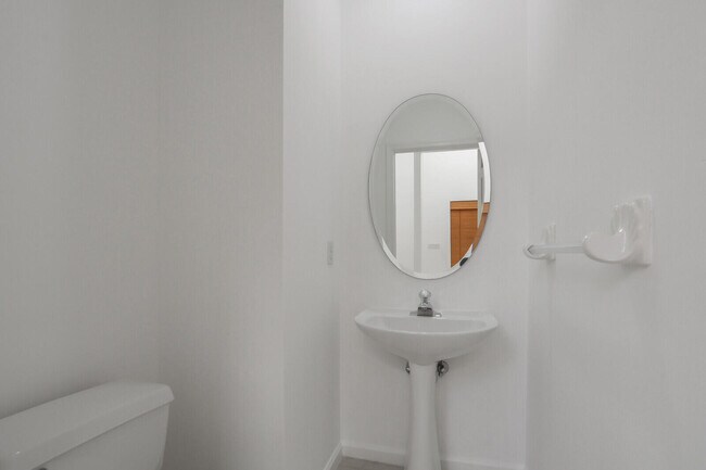 Building Photo - 479 Tequesta Dr