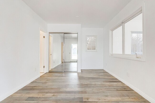 Building Photo - 288 S Coronado St