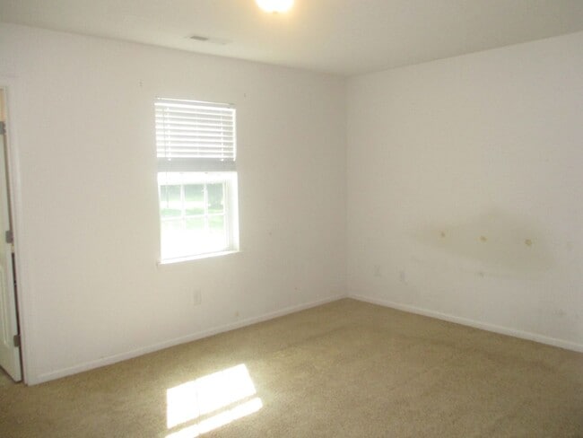 Building Photo - Charming three bedroom two bath home located off Piney Green.