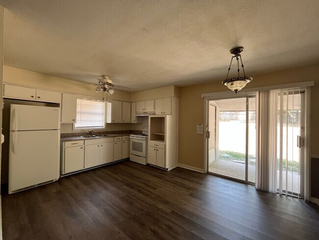 Building Photo - New On the Market!