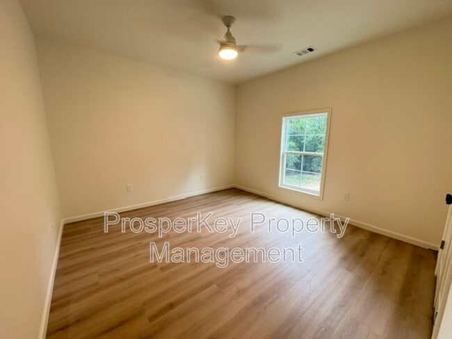 Building Photo - 6901 Hunter Rd