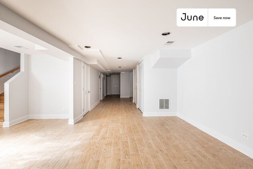 Building Photo - 3020 N Sawyer Ave