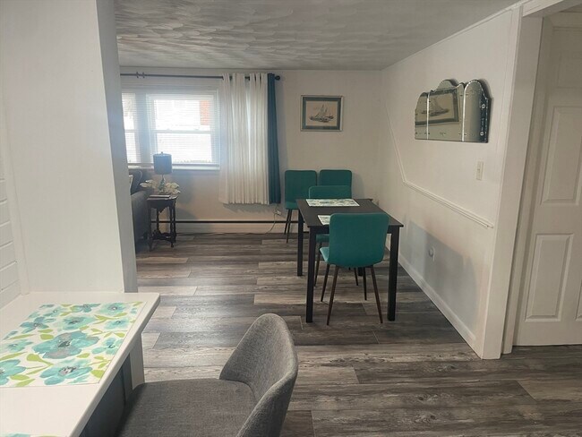 Building Photo - 8 Rock Cliff Rd