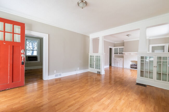 Building Photo - 2004 Walker Ave