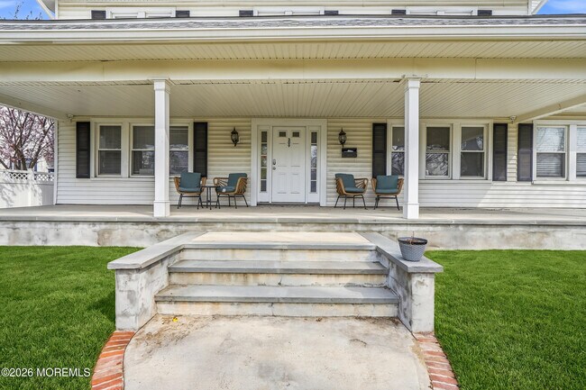 Building Photo - 309 Cedar Ave