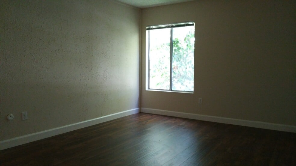 Building Photo - 1000 W MacArthur Blvd