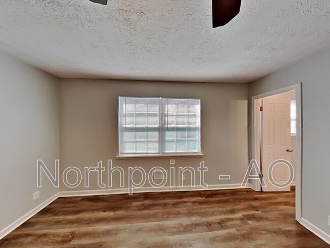 Building Photo - 2741 Oxford Dr