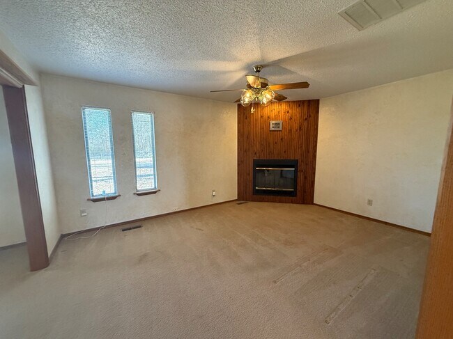 Building Photo - 1940 Ives Way Ln