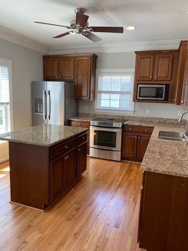 Building Photo - 5329 Center St