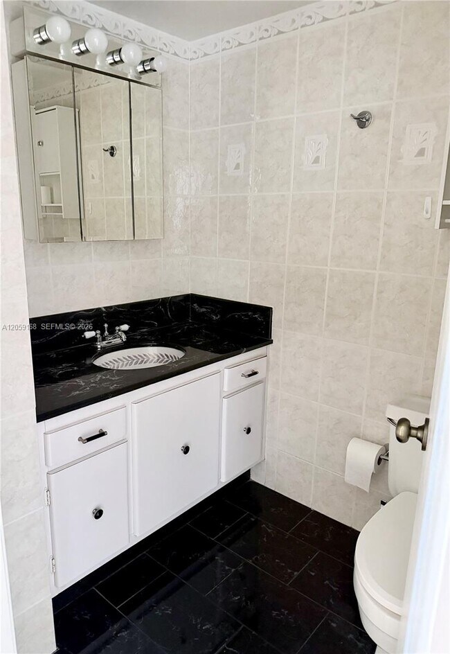 Building Photo - 18051 Biscayne Blvd