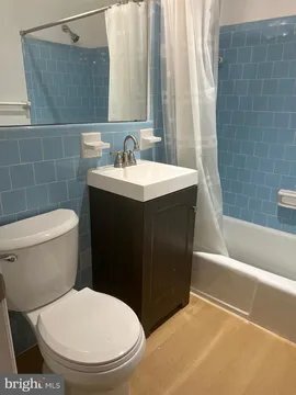 Building Photo - 3915 Lyndhurst Dr