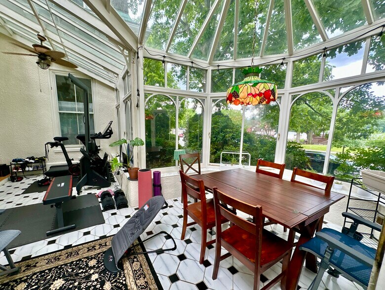 Building Photo - 61 Pond St