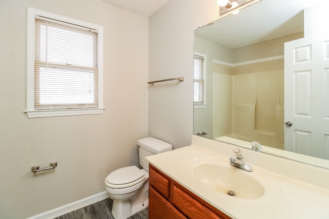 Building Photo - 801 Fox Run Dr