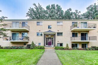 Building Photo - Spacious Parkside Condo with All Utilities...