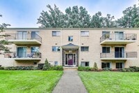 Building Photo - Spacious Parkside Condo with All Utilities...