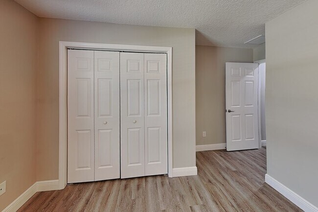 Building Photo - 7961 N Primrose Dr