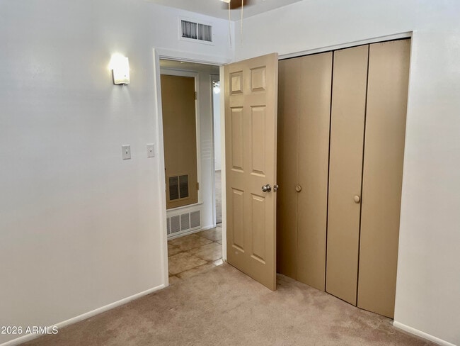 Building Photo - 949 W Parkway Blvd