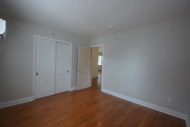 Building Photo - 116 E Cochran St