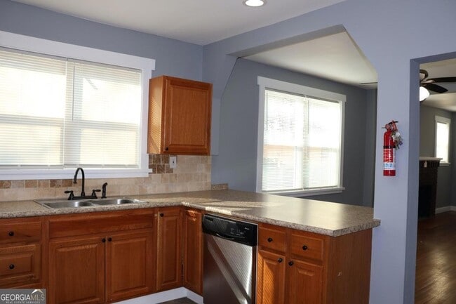 Building Photo - 1526 Childress Dr SW