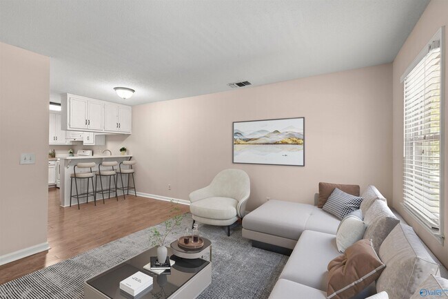 Building Photo - 2058 Woodlawn Dr SW