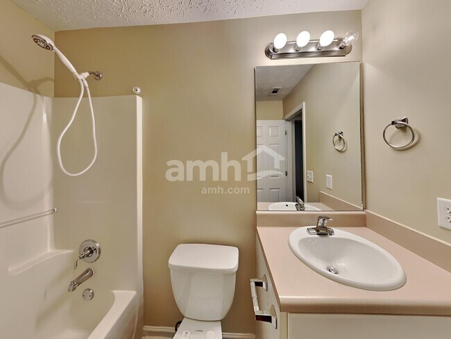 Building Photo - 303 Cole Creek Dr