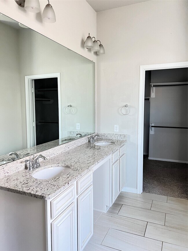 Building Photo - 23530 Mantova River Dr