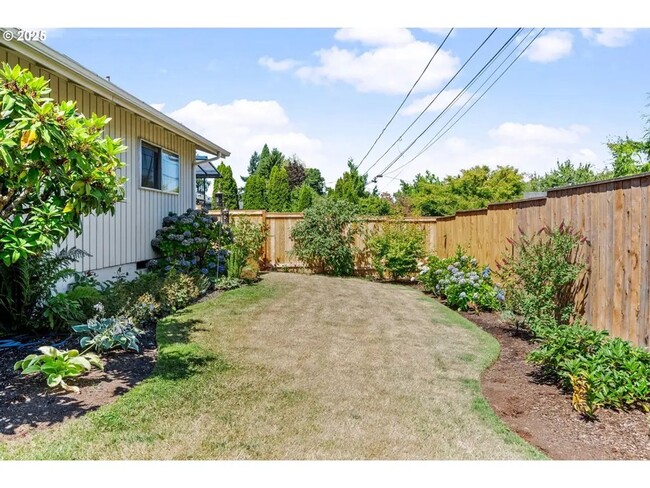 Building Photo - Charming 4-Bed Ranch Home with In-Ground P...