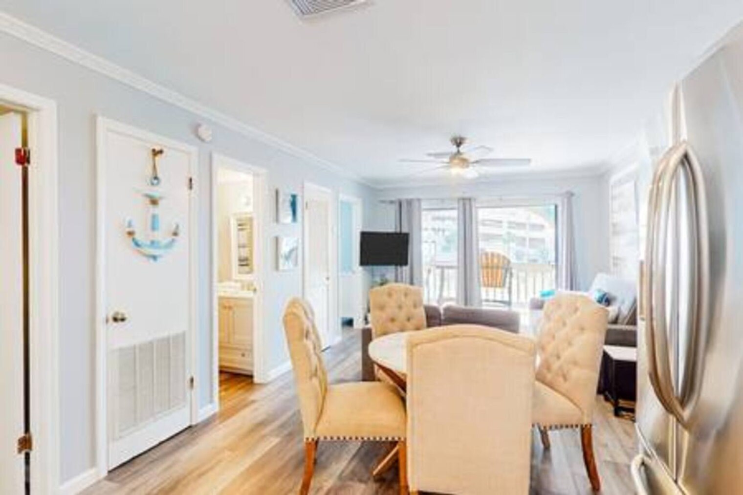 Building Photo - 924 W Beach Blvd