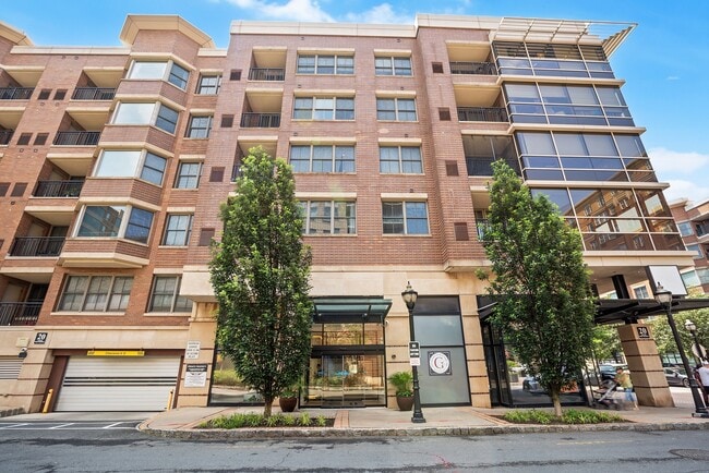 Building Photo - JJperi