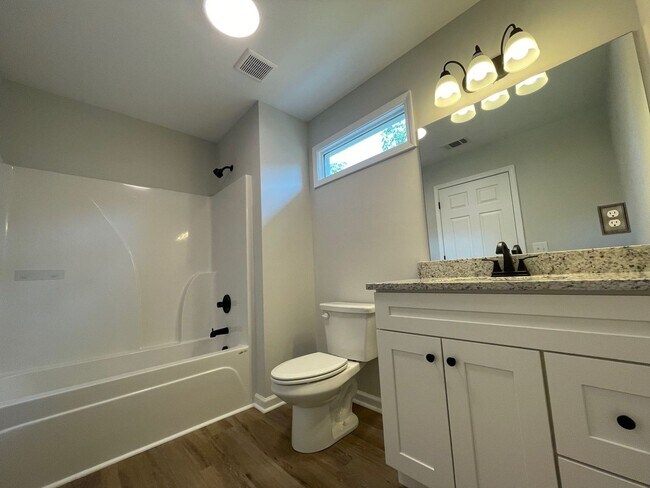 Building Photo - 5 Bed Home Available August 2026!