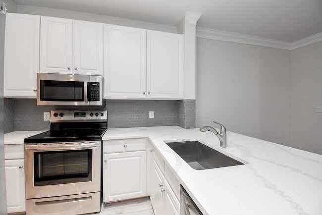 Building Photo - 2400 McCue Rd