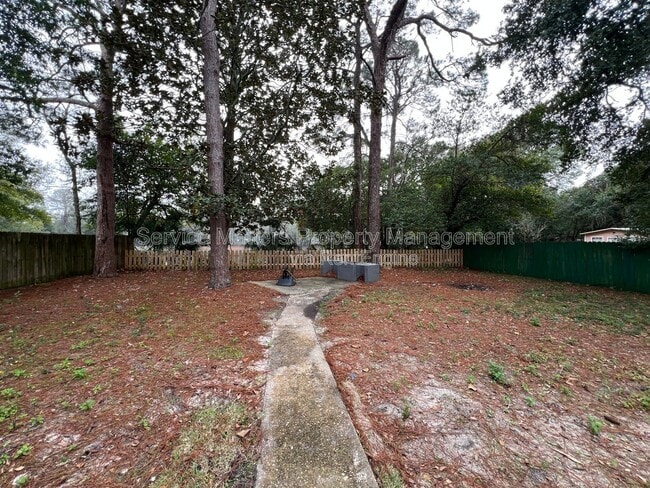 Building Photo - 303 Newcastle Dr