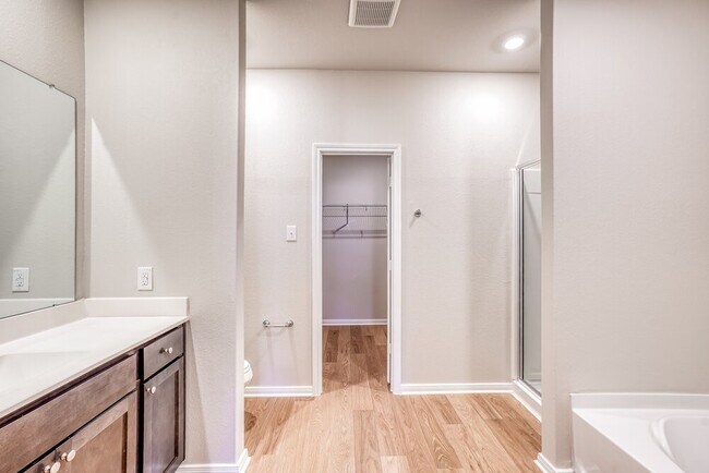 Building Photo - 421 Mustang Trot Dr