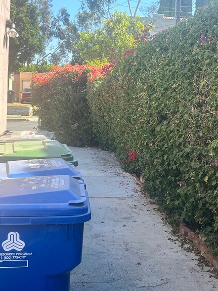 Building Photo - 2500 S Bronson Ave