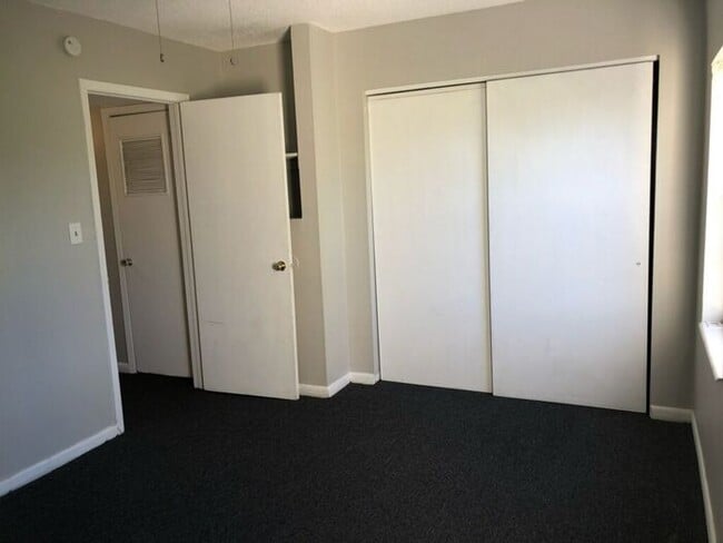 Building Photo - 2bedrooms Available June 2025 in Palms West