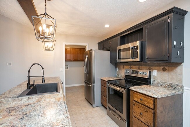 Building Photo - 1143 Bayview Dr